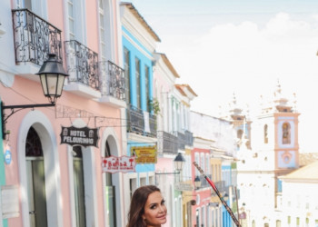 Claudia Métne supreende seus seguidores realizando uma fashion trip em Salvador